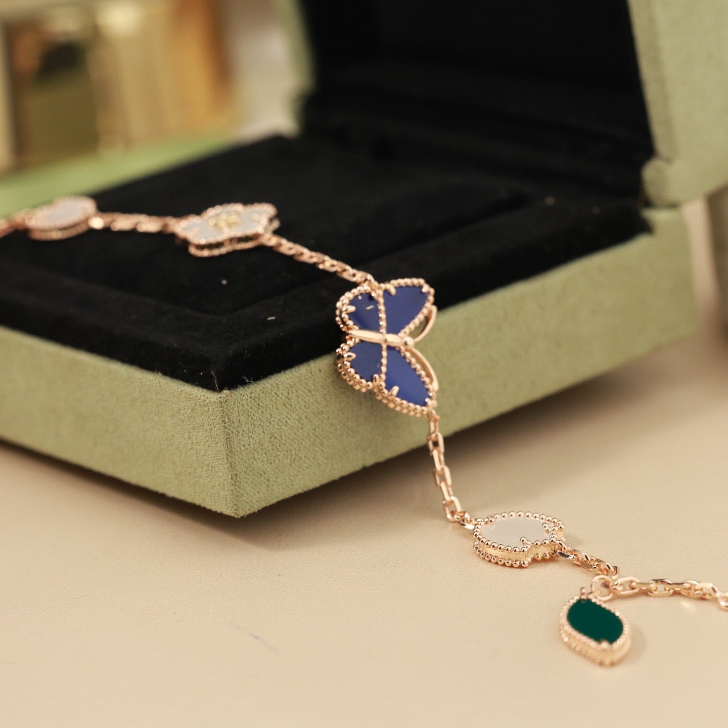 [ElanLuxe Jewerly]LUCKY SPRING BUTTERFLY 5 MOTIF BRACELET