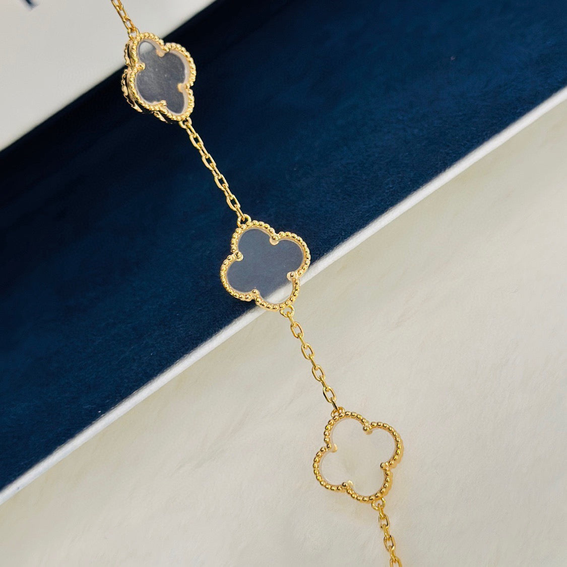 [ElanLuxe Jewelry]CLOVER 5 MOTIF ROCK CRYSTAL PINK GOLD BRACELET