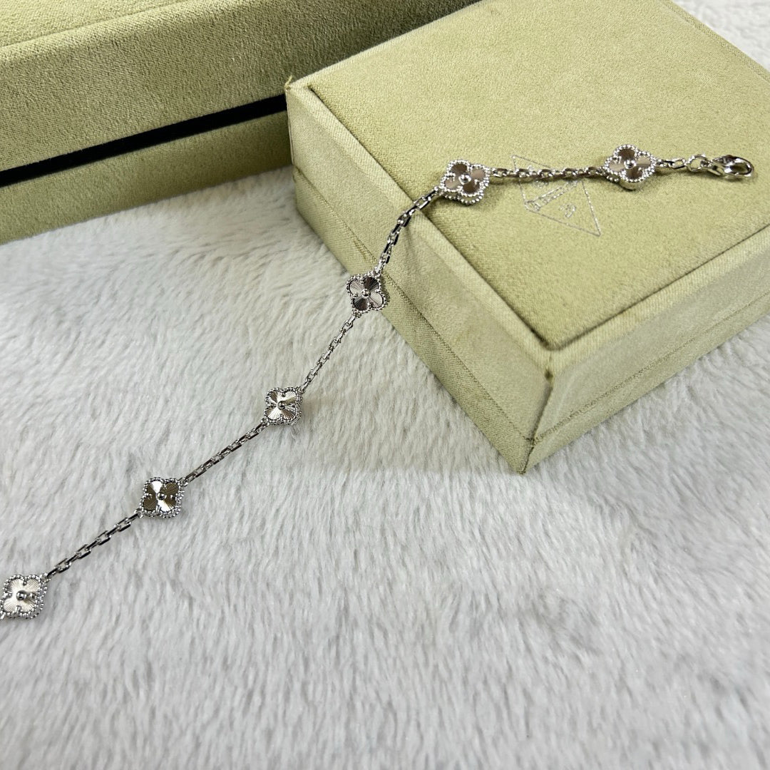 [ElanLuxe Jewelry]CLOVER 6 MOTIF DIAMOND BRACELET