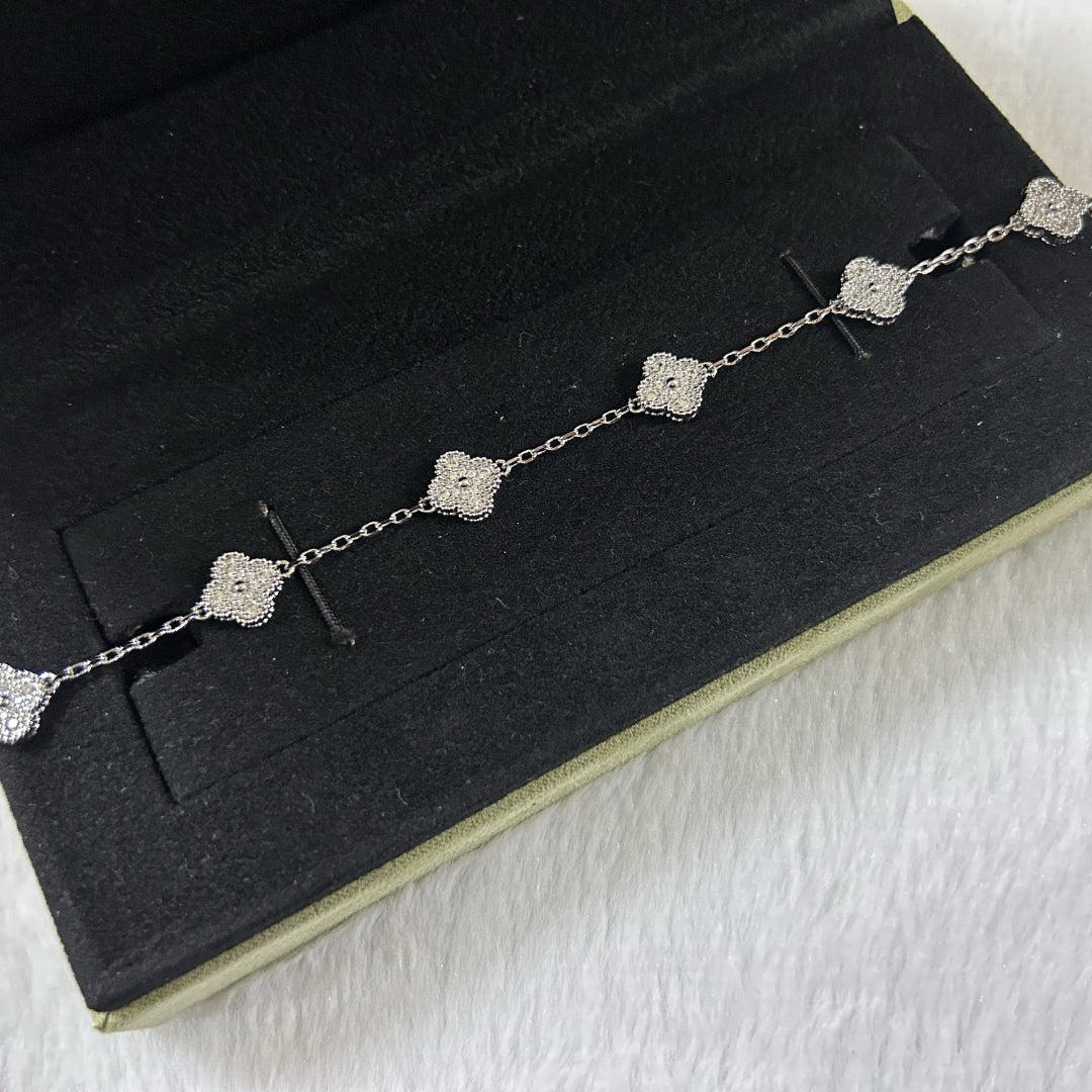 [ElanLuxe Jewelry]CLOVER 6 MOTIF DIAMOND BRACELET