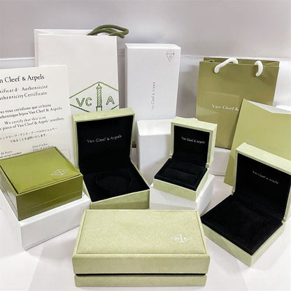 [ElanLuxe Jewelry]VA CLOVER BRACELET NECKLACE RING BOX GIFT BAG