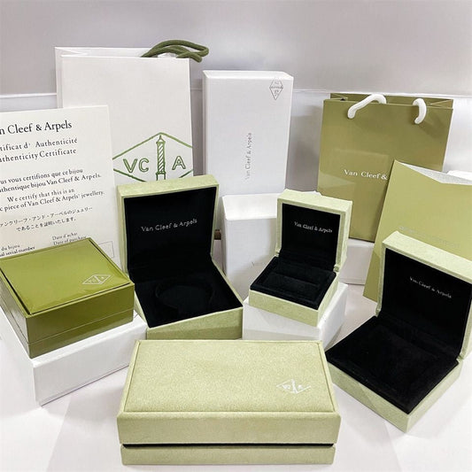 [ElanLuxe Jewelry]VA CLOVER BRACELET NECKLACE RING BOX GIFT BAG