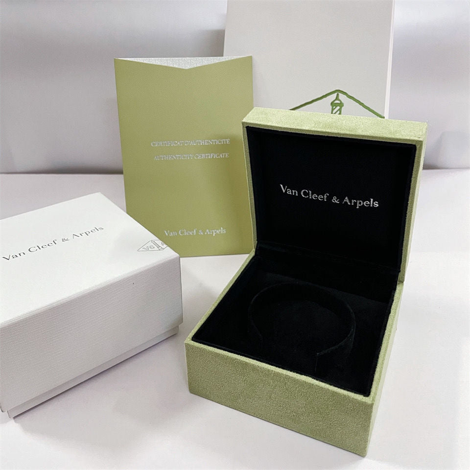 [ElanLuxe Jewelry]VA CLOVER BRACELET NECKLACE RING BOX GIFT BAG