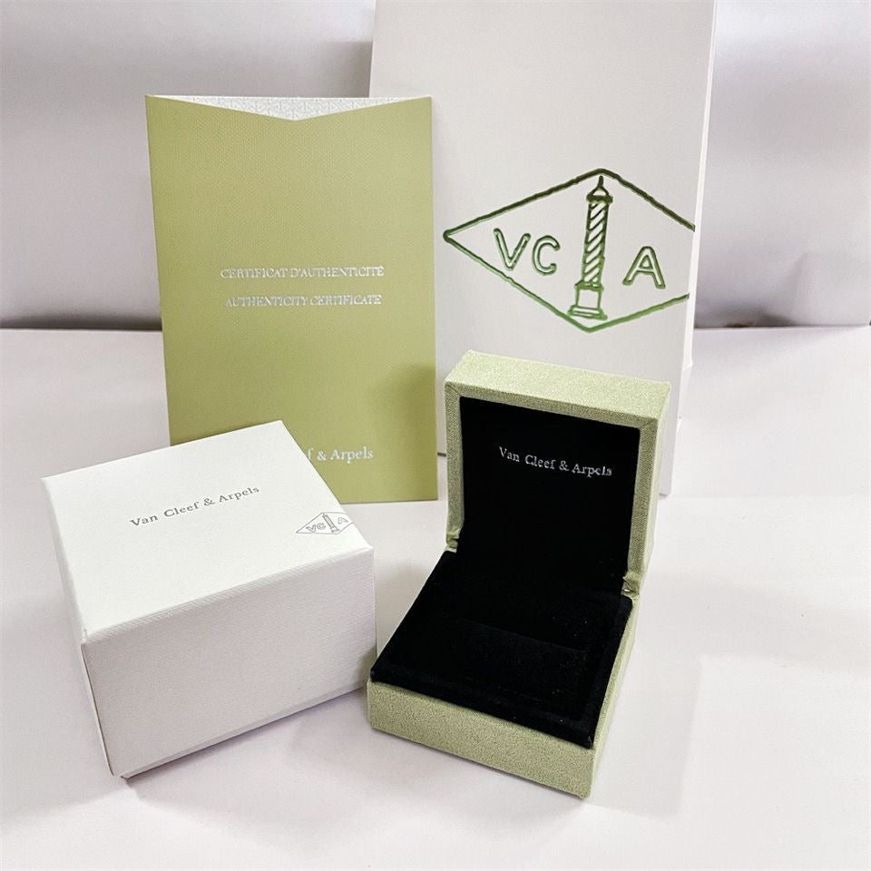 [ElanLuxe Jewelry]VA CLOVER BRACELET NECKLACE RING BOX GIFT BAG