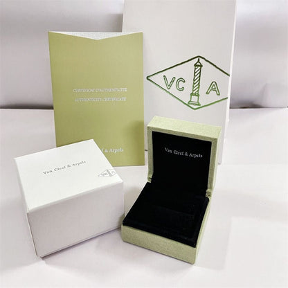 [ElanLuxe Jewelry]VA CLOVER BRACELET NECKLACE RING BOX GIFT BAG