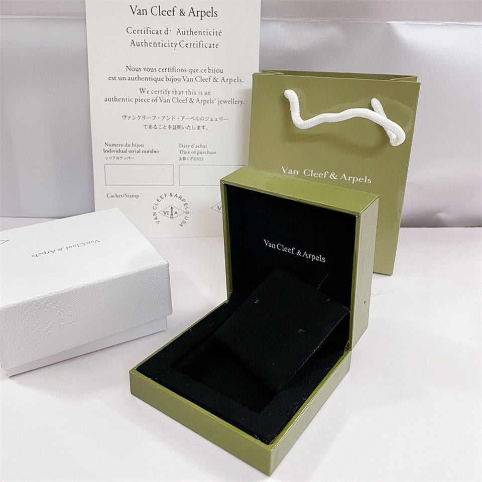 [ElanLuxe Jewelry]VA CLOVER BRACELET NECKLACE RING BOX GIFT BAG