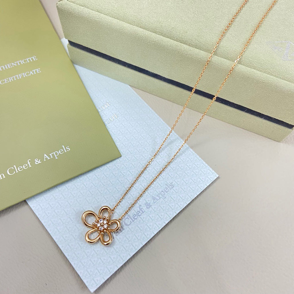 [Elanluxe Jewelry]FLOWERLACE NECKLACE 5 DIAMONDS