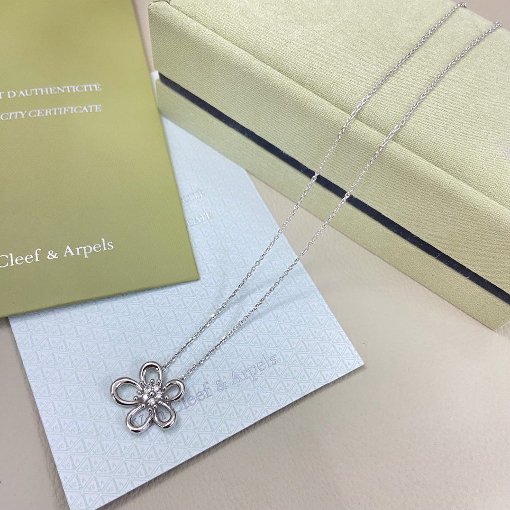 [Elanluxe Jewelry]FLOWERLACE NECKLACE 5 DIAMONDS