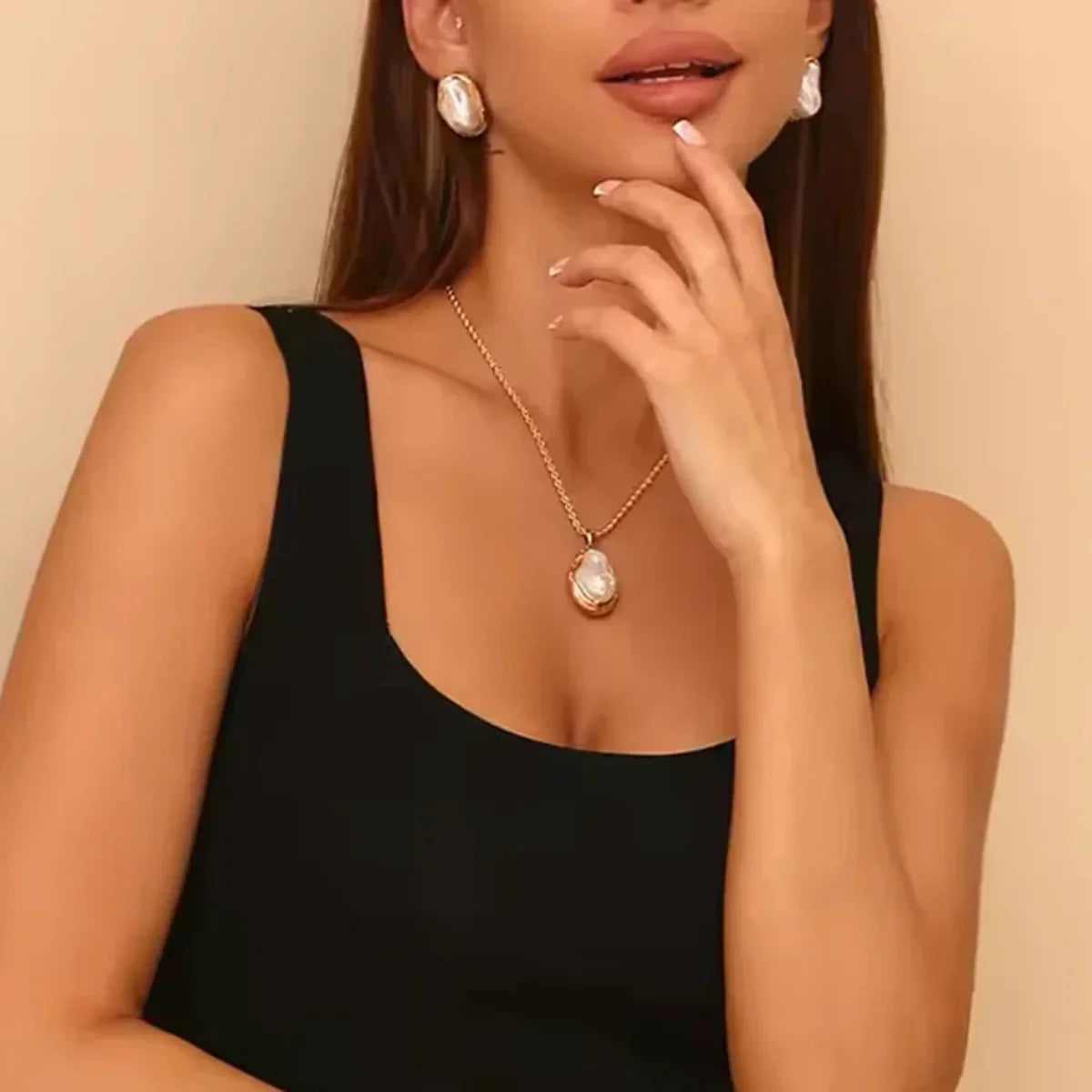 [ElanLuxe]Carly Mother Of Pearl Pendant