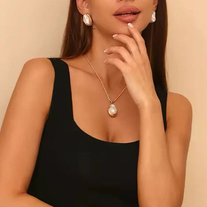[ElanLuxe]Carly Mother Of Pearl Pendant