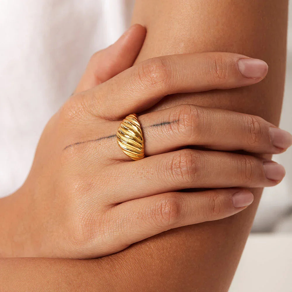 [ElanLuxe]Mia Gold Croissant Ring