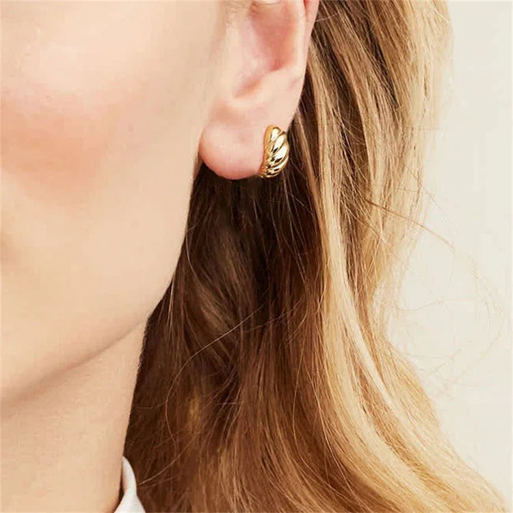 [ElanLuxe]Croissant Huggie Earrings