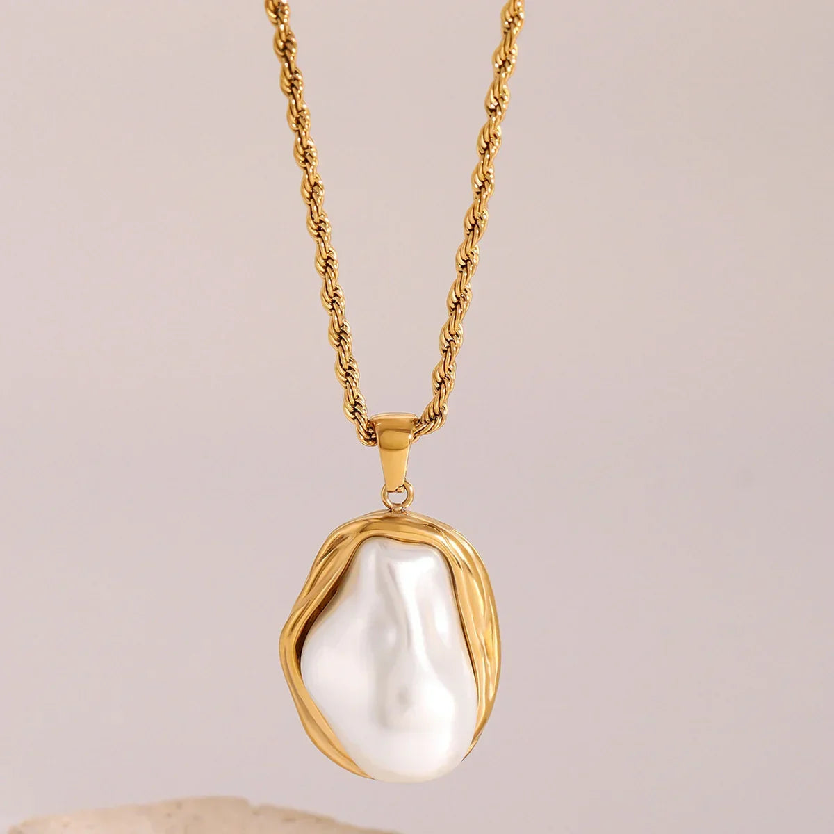 [ElanLuxe]Carly Mother Of Pearl Pendant