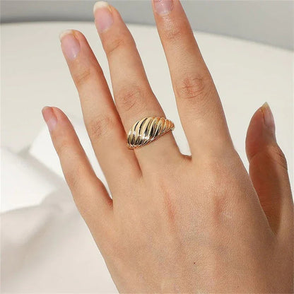 [ElanLuxe]Ylenna Gold Croissant Ring