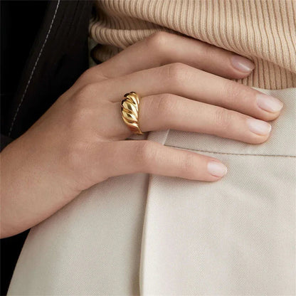 [ElanLuxe]Lorelei Gold Croissant Ring