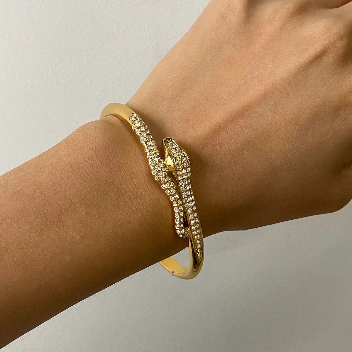 [ElanLuxe]Rosalee Serpentine Diamond Bangle