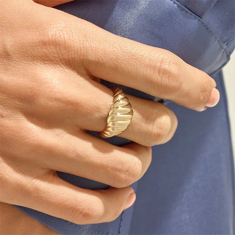 [ElanLuxe]Ylenna Gold Croissant Ring