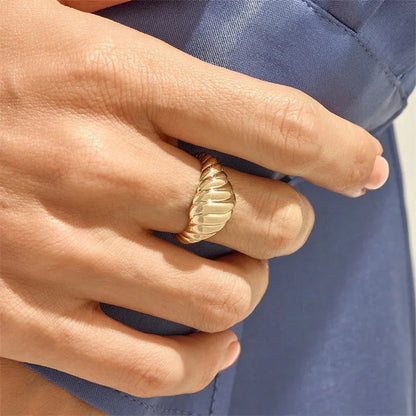 [ElanLuxe]Ylenna Gold Croissant Ring