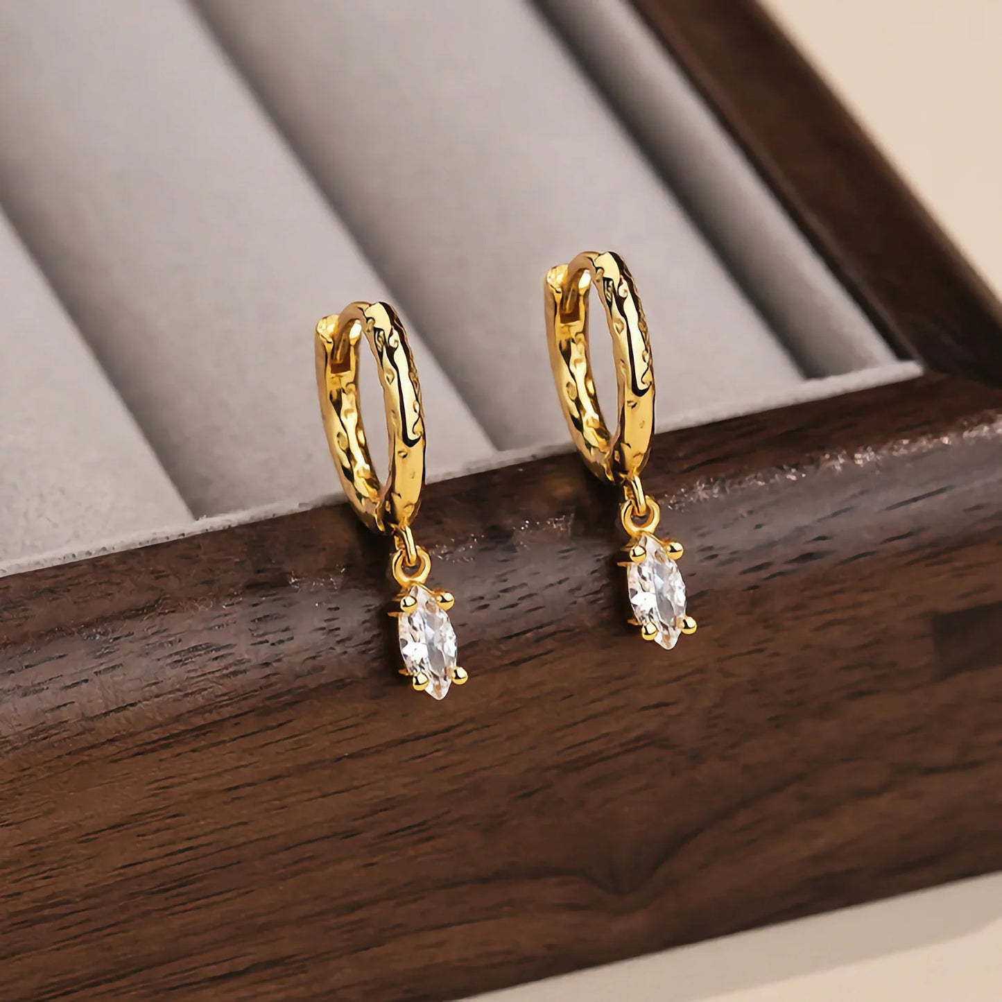 [ElanLuxe]Shayla Hammered Diamond Hoops
