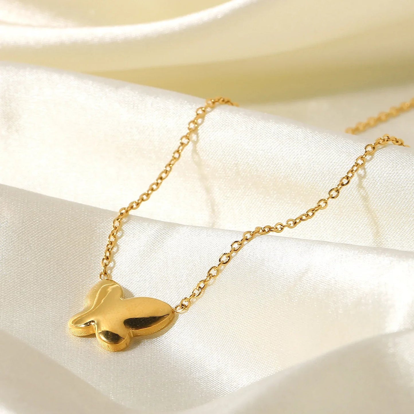 [ElanLuxe]Flutterby Mother of Pearl Necklace