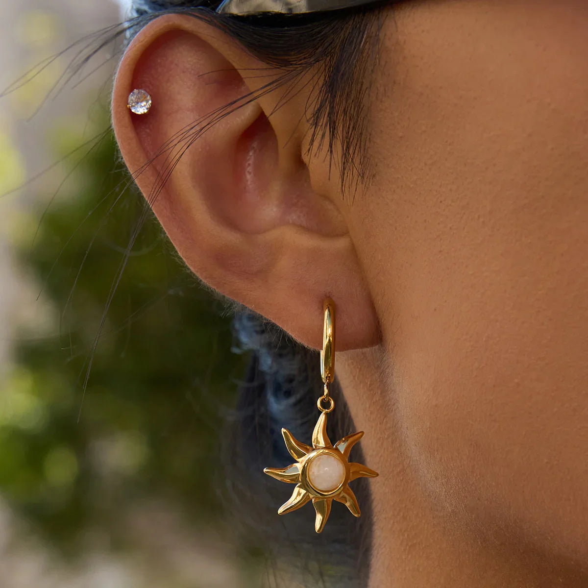 [ElanLuxe]Helia Sun-shaped Moonstone Earrings