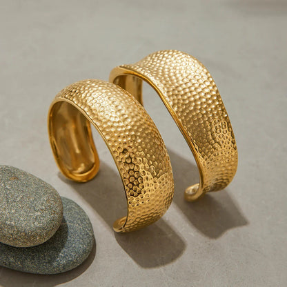 [ElanLuxe]Cheyenne Textured Gold Band