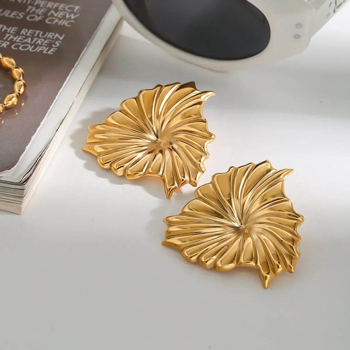 [ElanLuxe]Rafaela Sculpted Petal Gold Earrings
