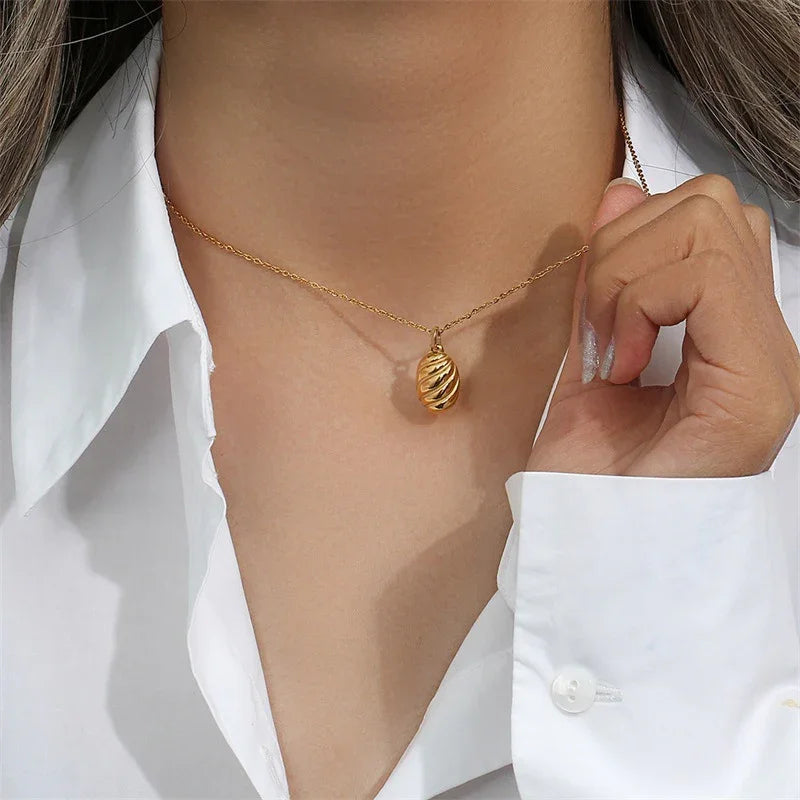 [ElanLuxe]Linda Gold Croissant Necklace