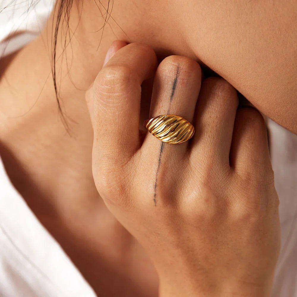 [ElanLuxe]Mia Gold Croissant Ring