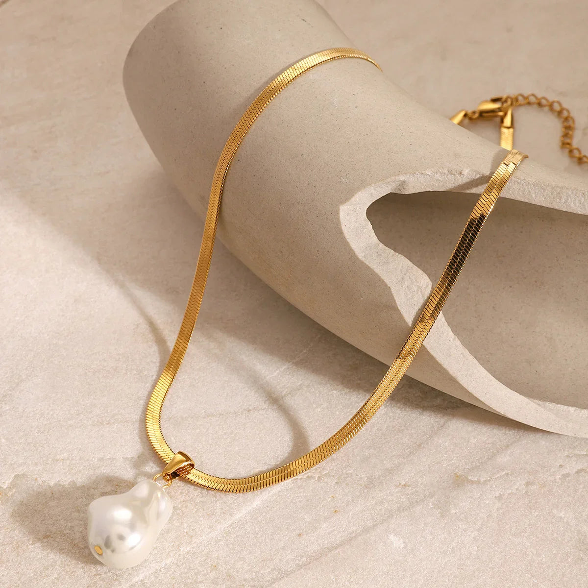 [ElanLuxe]Glorietta Herringbone Pearl Necklace