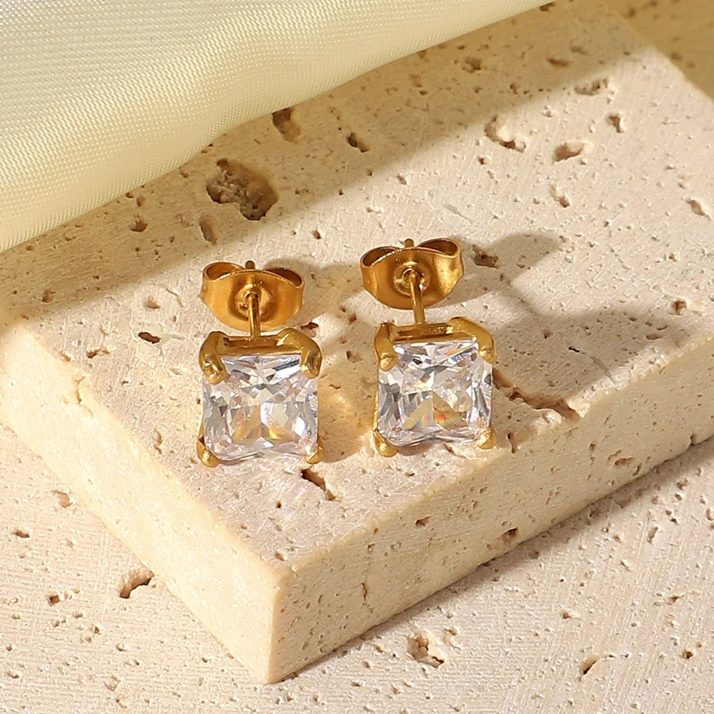[ElanLuxe]March Solitaire Gold Earrings