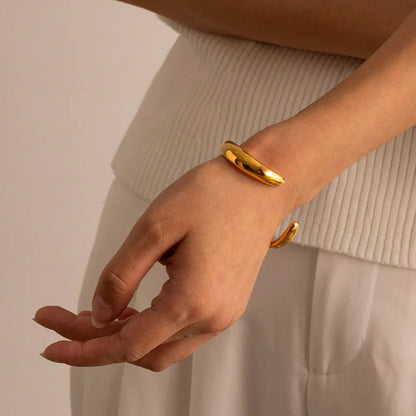 [ElanLuxe]Audrina Contemporary Gold Bangle