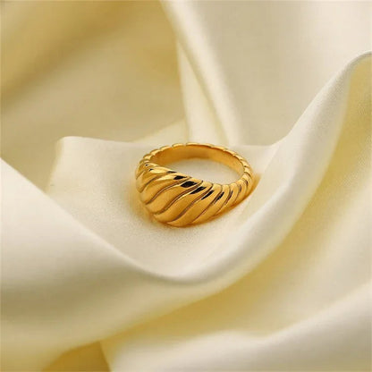 [ElanLuxe]Ylenna Gold Croissant Ring