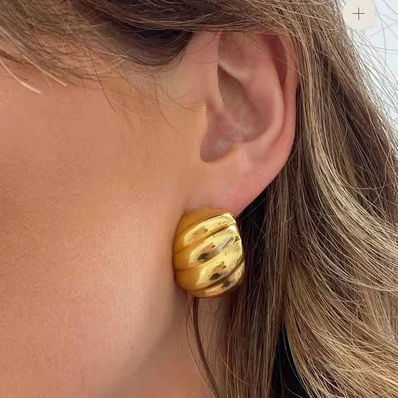 [ElanLuxe]Lucina Gold Huggie Earrings