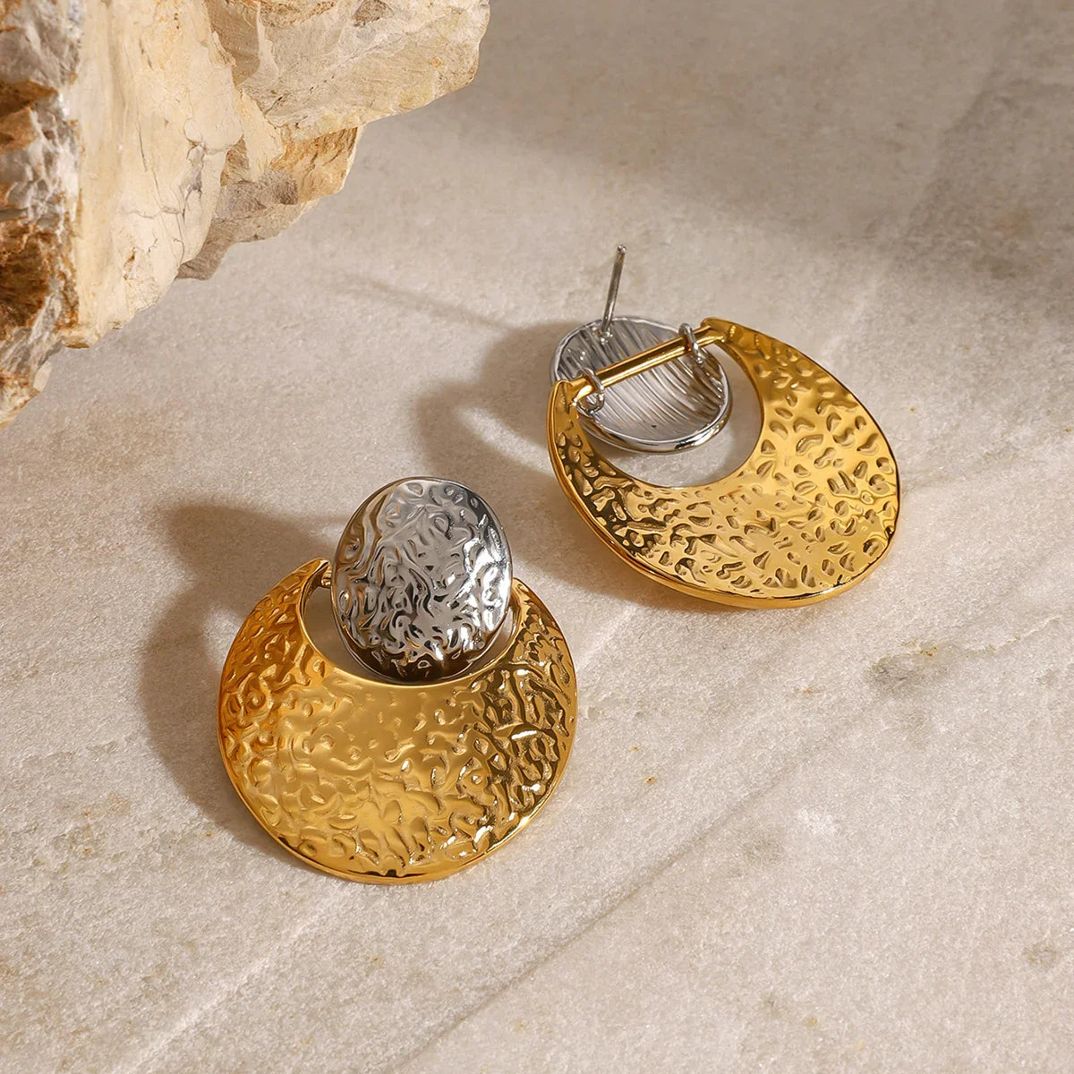 [ElanLuxe]Shelly Two Tone Crescent Earrings