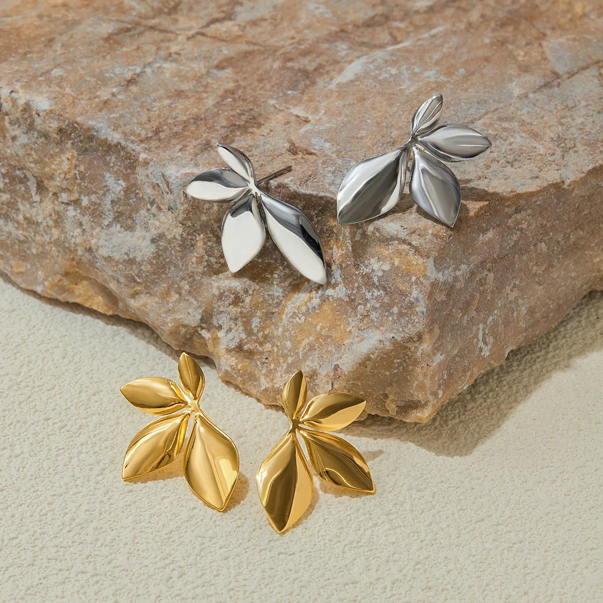 [ElanLuxe]Velle Gold Petal Earrings