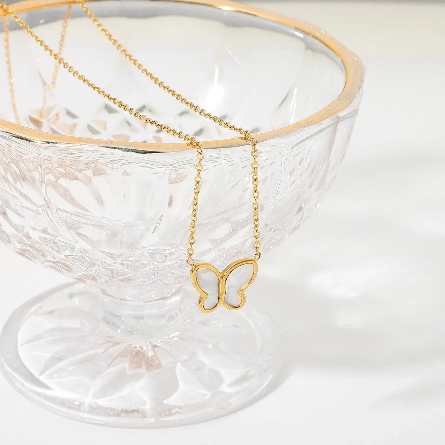 [ElanLuxe]Flutterby Mother of Pearl Necklace
