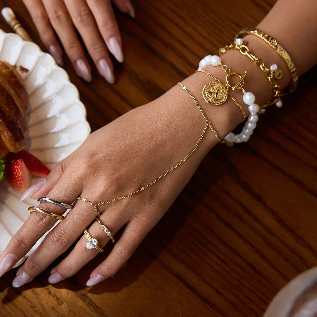 [ElanLuxe]Mimi Golden Hand Chain