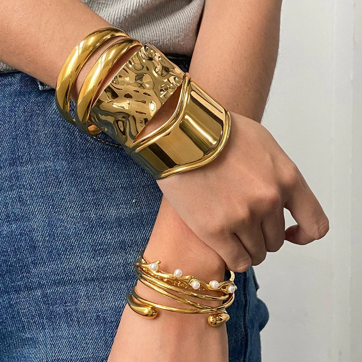 [ElanLuxe]Izza Smooth Gold Cuff