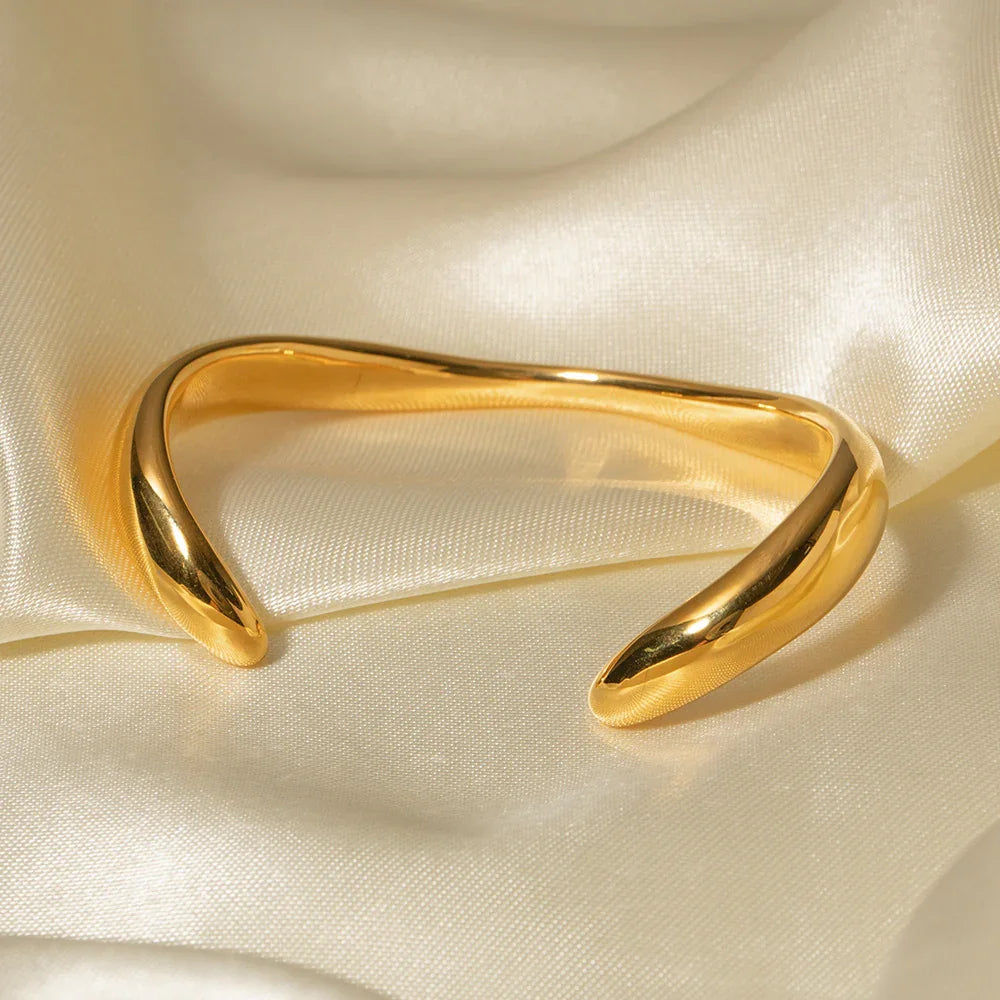 [ElanLuxe]Audrina Contemporary Gold Bangle