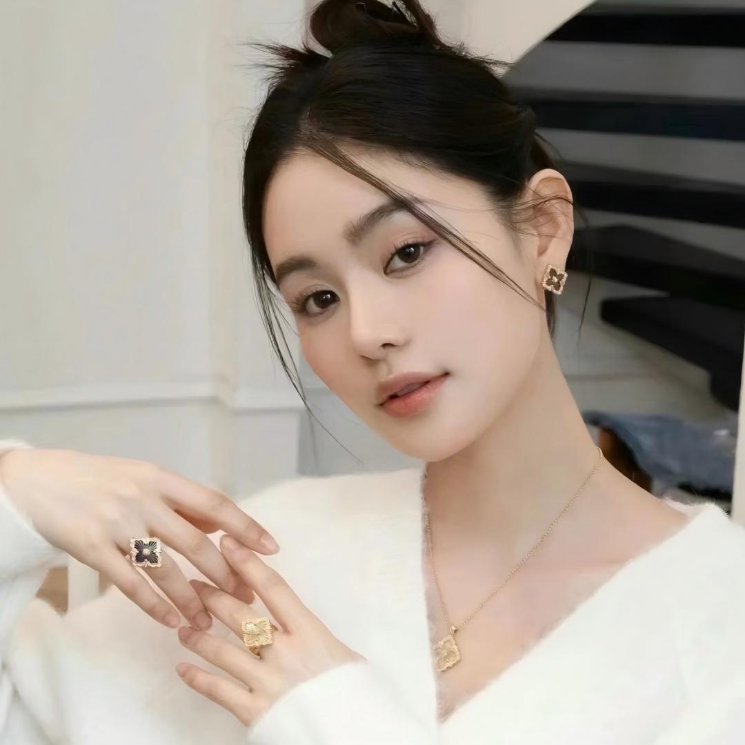 [ElanLuxe Jewelry JEWELRY]OPERA TULLE GOLD BUTTON EARRINGS ENAMELED ELEMENT
