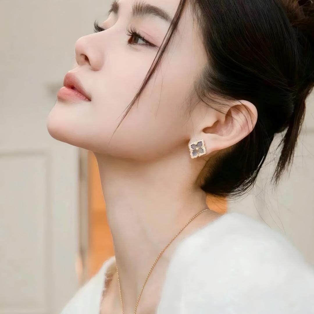 [ElanLuxe Jewelry JEWELRY]OPERA TULLE GOLD BUTTON EARRINGS ENAMELED ELEMENT