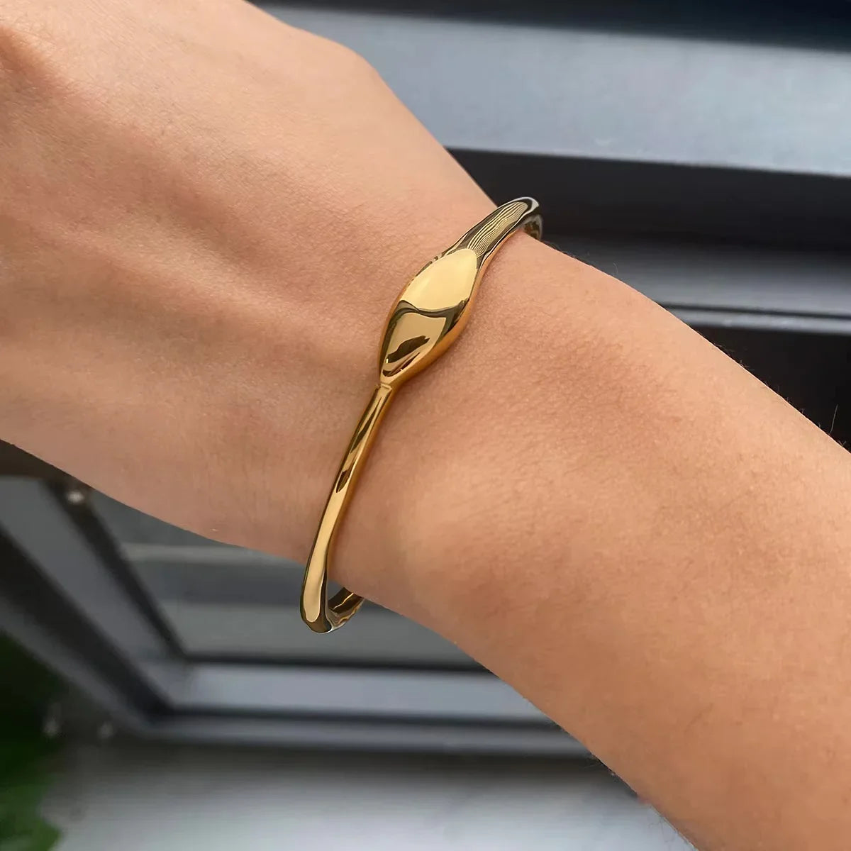 [ElanLuxe]Vinny Gold Bangle