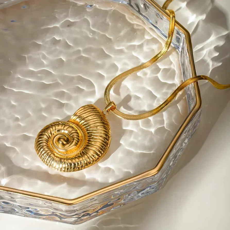 [ElanLuxe]Cascadia Nautilus Gold Necklace