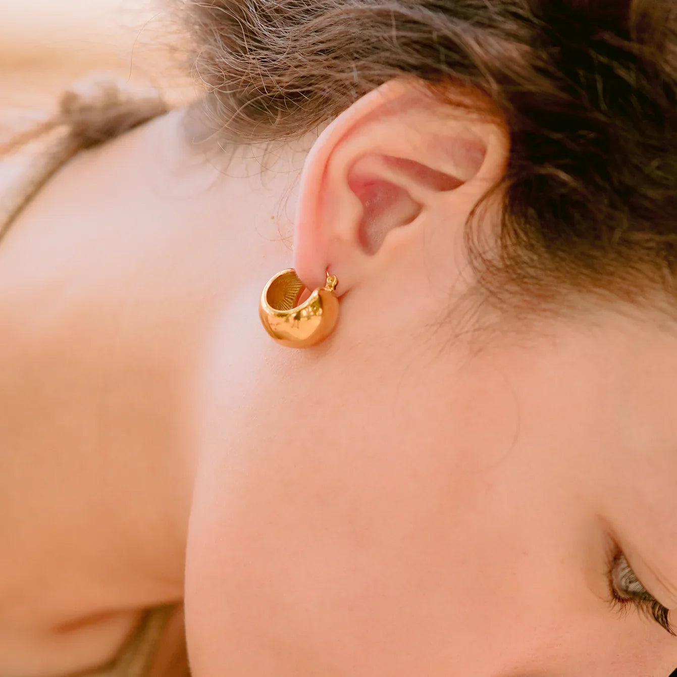 [ElanLuxe]Sunna Gold Huggie Earrings
