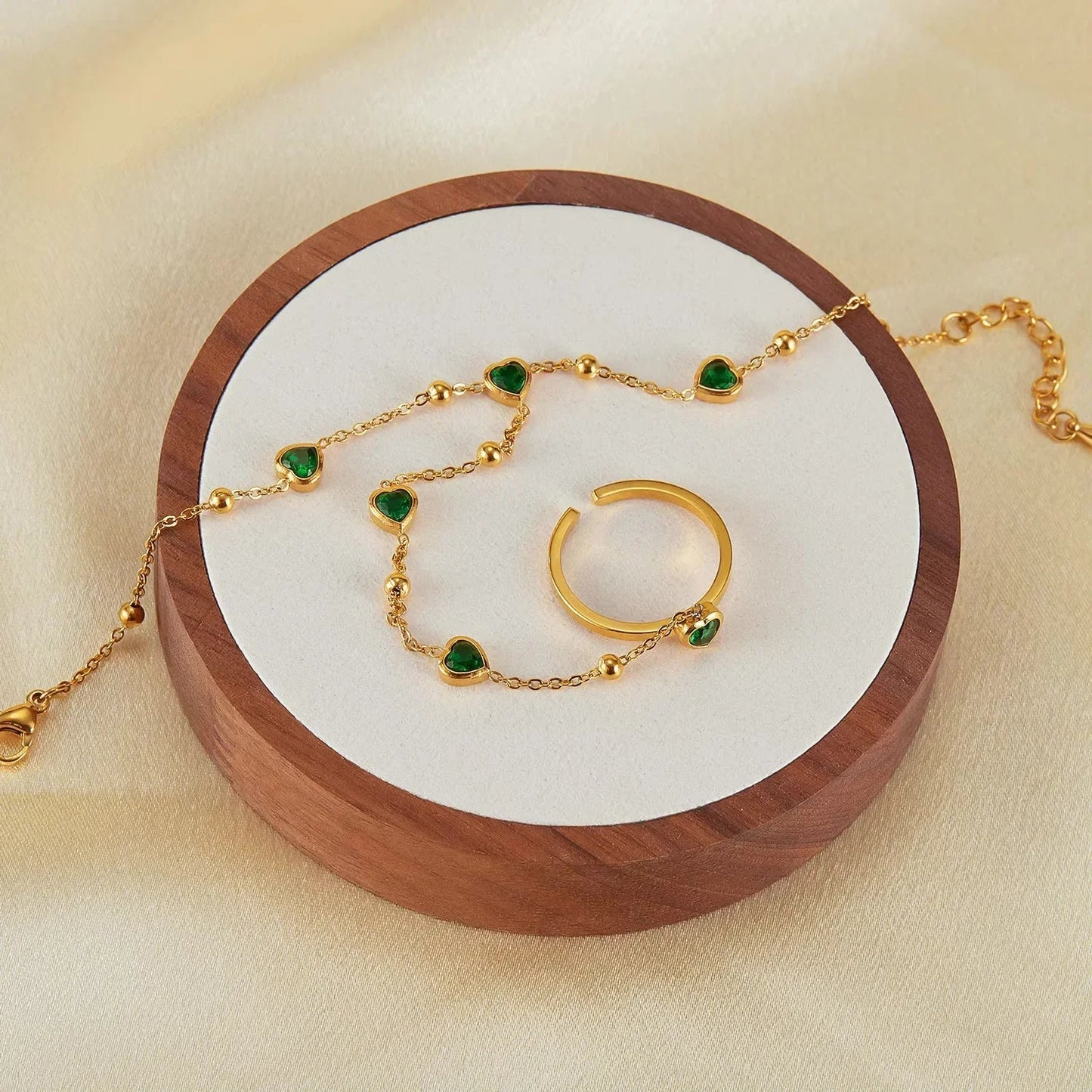 [ElanLuxe]Gladys Emerald Heart Hand Chain