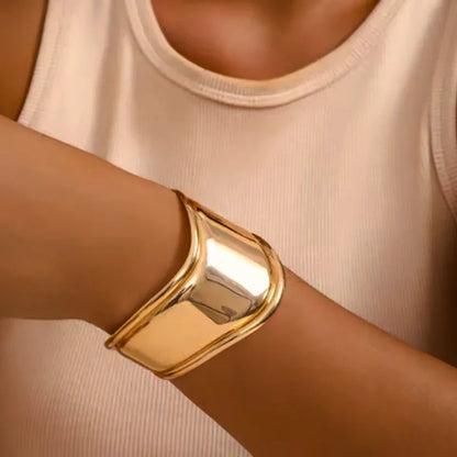 [ElanLuxe]Izza Smooth Gold Cuff