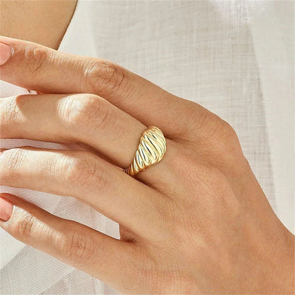 [ElanLuxe]Ylenna Gold Croissant Ring