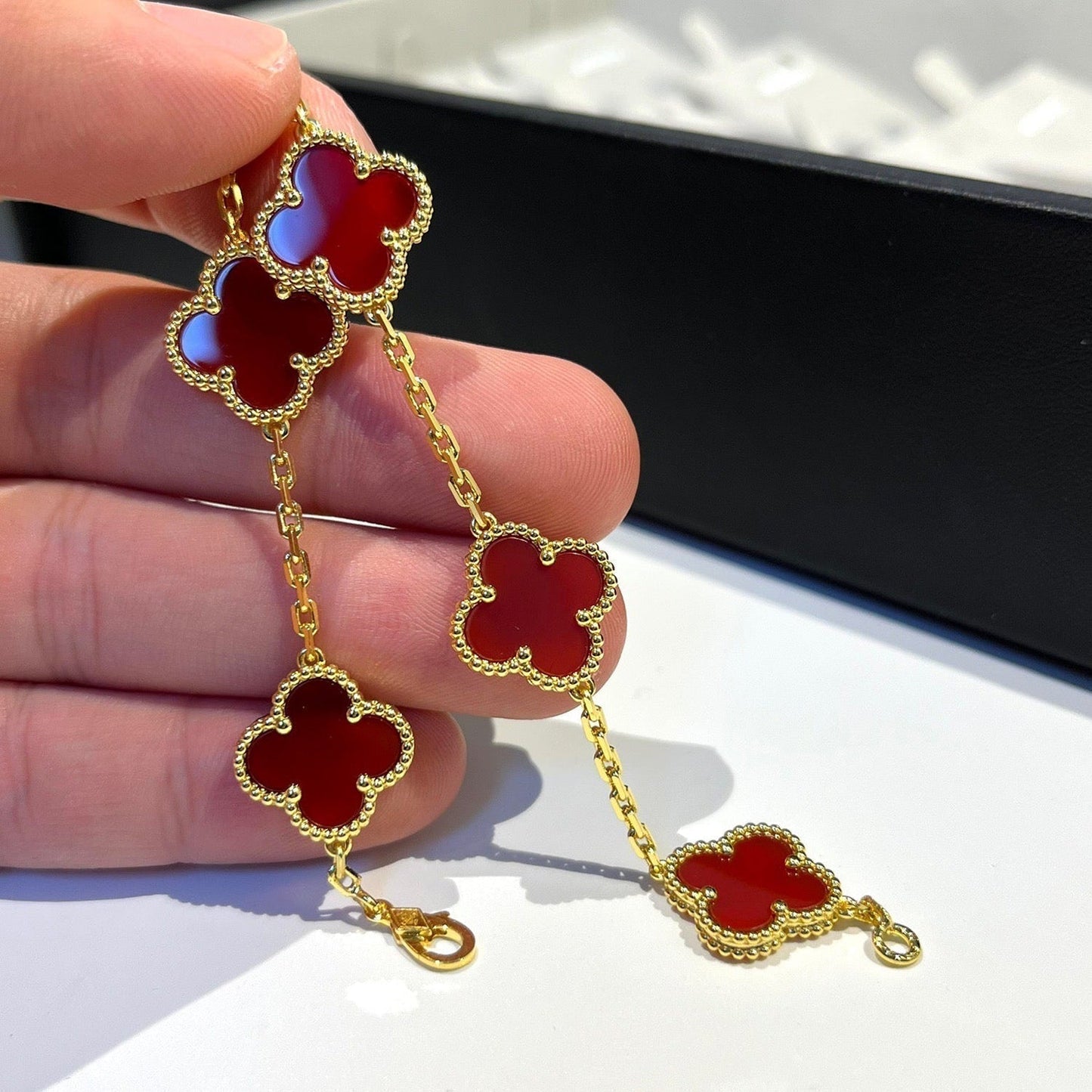 [ElanLuxe Jewelry]CLOVER 5 MOTIFS RED AGATE  BRACELET