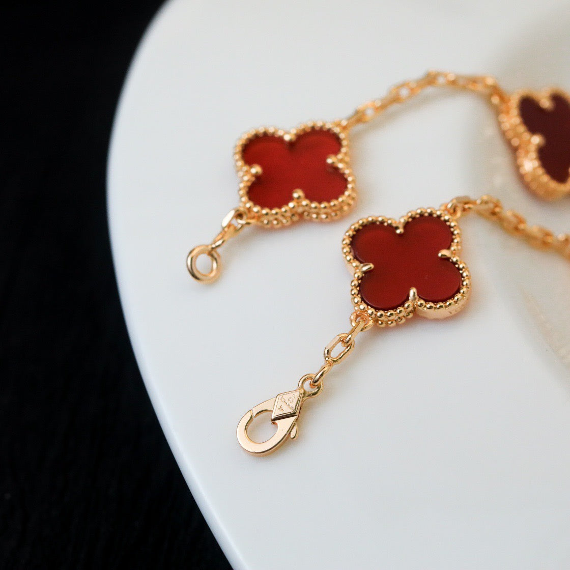[ElanLuxe Jewelry]CLOVER 5 MOTIFS RED AGATE  BRACELET